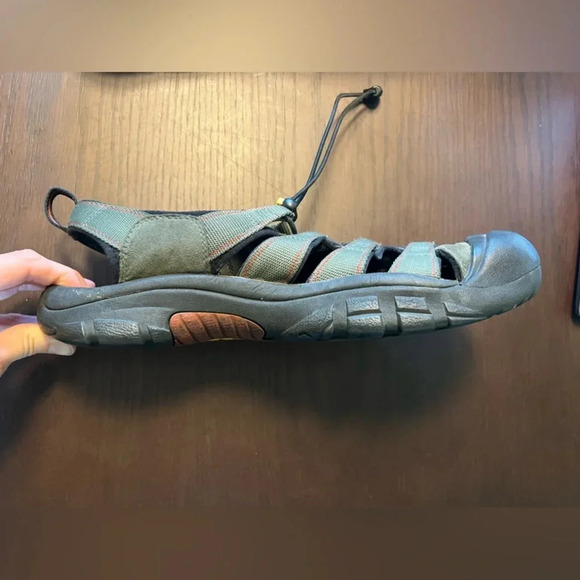 Men’s Keen waterproof shoe/sandal. Size 13. - Picture 3 of 7